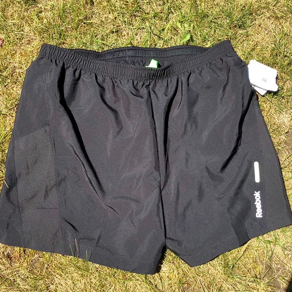 Reebok Other - 🎁 NWT Men’s Reebok black running shorts w/lining